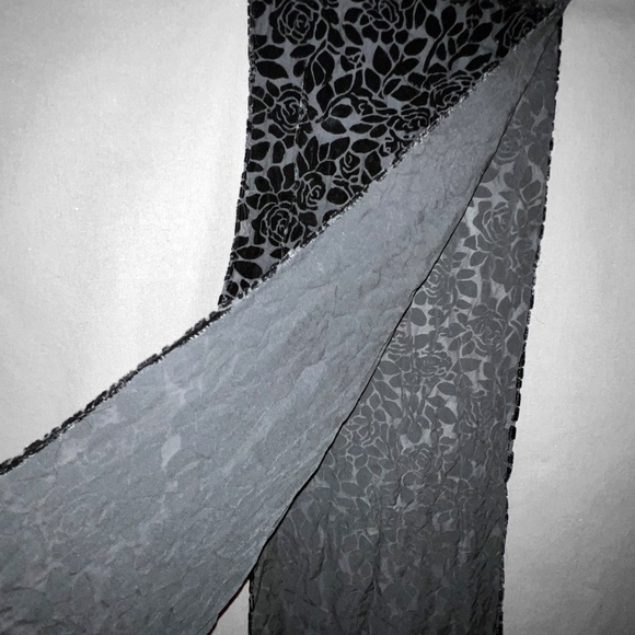 Vintage Black Velvet Rose Scarf - Picture 5 of 10